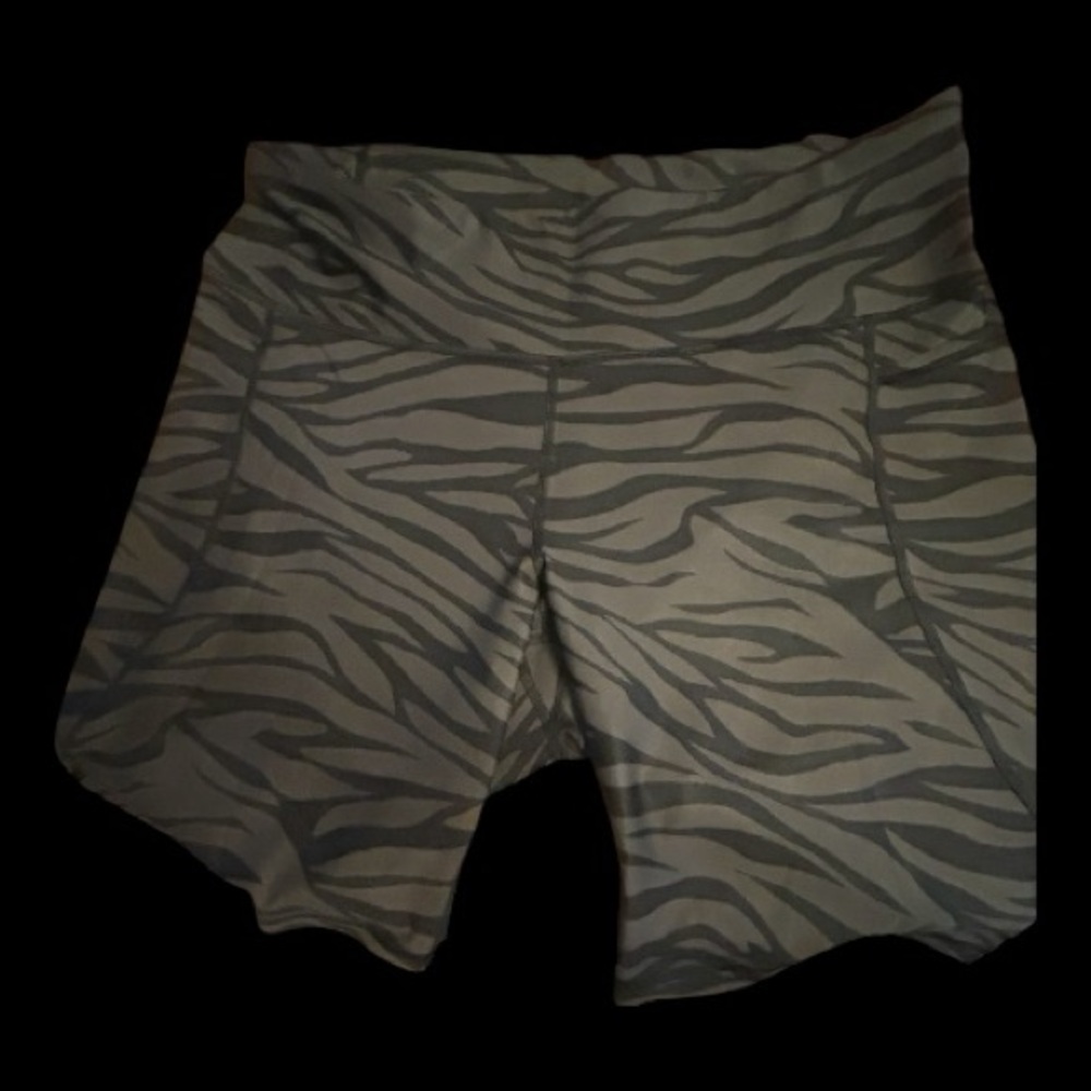 Old Navy Active Power Zebra Print Biker Shorts Plus Size XXL NWT Workout Shorts